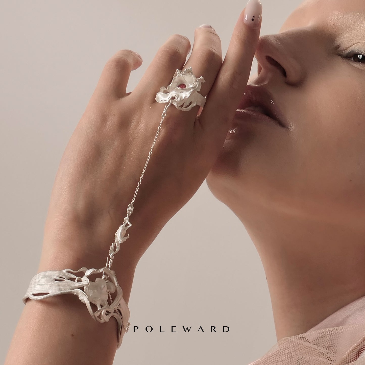 YamSuph series Water Horse Chain Earring