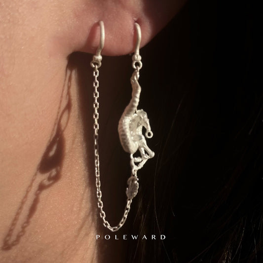 YamSuph series Water Horse Chain Earring